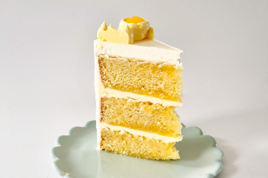 How long does lemon drizzle cake last?