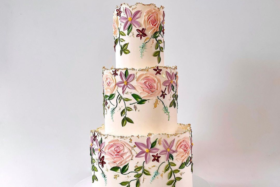 How far in advance can you make a wedding cake?